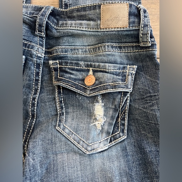 DAYTRIP VIRGO BUCKLE Distressed + Faded  Denim Crop Jeans Size 24 29x24 - Picture 6 of 11